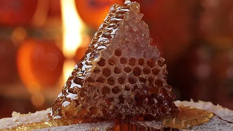 Muş Black Hive Raw Honeycomb Organic Dark Honey 1 Kg.