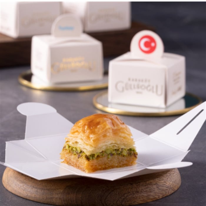 Pistachio Baklava Gift Box with Crescent and Star Design 10 Pieces