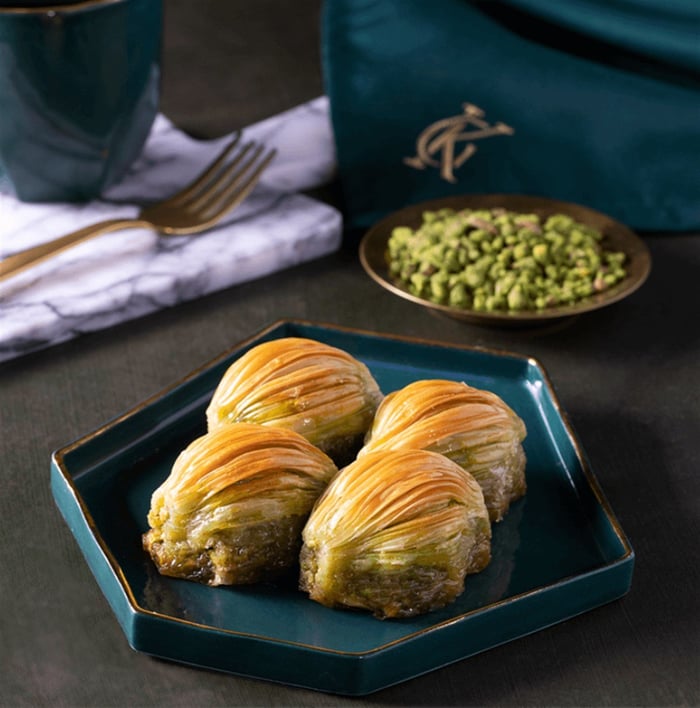 Mussel Baklava with Pistachio on a Tray 2.8 KG