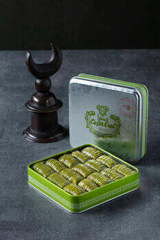 Premium Pistachio Wrap in Green Tin Box