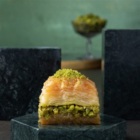 Square Baklava with Pistachio 2.5 Kg. Tray