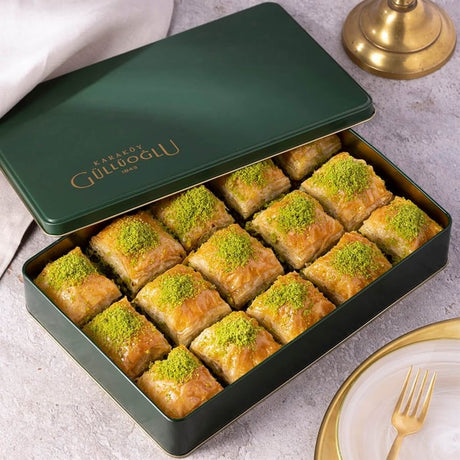 Square Baklava with Pistachio in Metal Box 900 G.