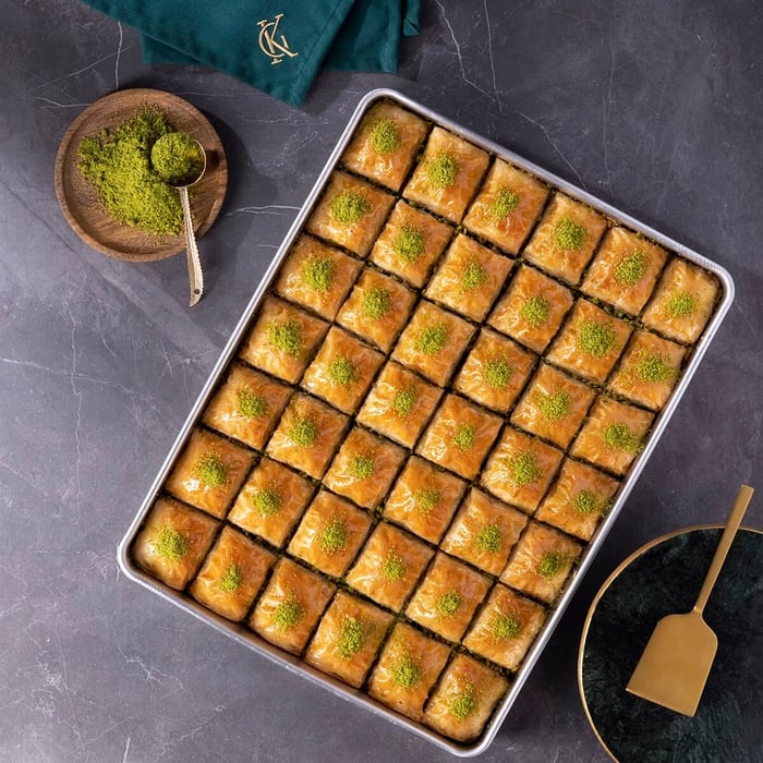 Square Baklava with Pistachio 2.5 Kg. Tray