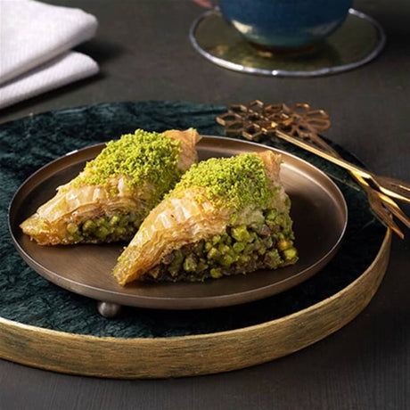 Handcrafted Pistachio Şöbiyet in Special Tray 1.2 Kg.